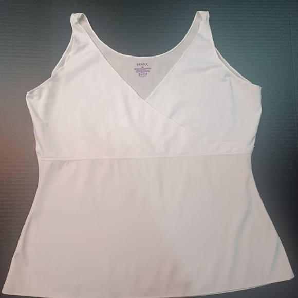 SPANX Other - SPANX WhiteV-Neck Sleeveless Top